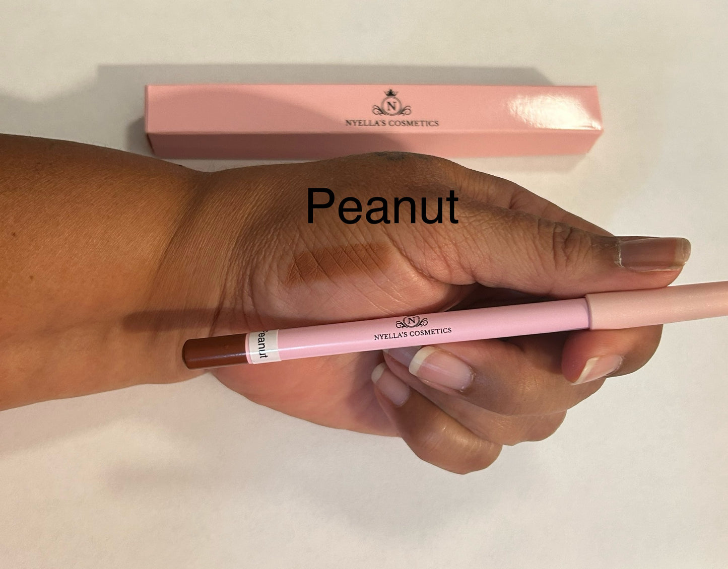Peanut-lip liner